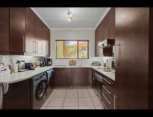 2 BEDROOM APARTMENT FOR SALE IN SUNNINGHILL